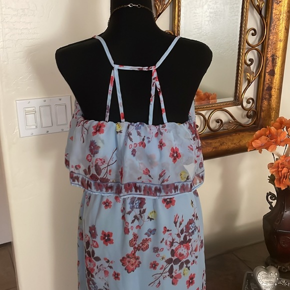 Beautiful Maxi Dress ๐ ๐ - Picture 5 of 8